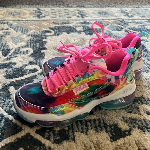 Size 6 Tye Dye Fila Shoes - Picture 2 of 10